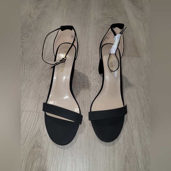 Dream Pairs | Women's Black Chunky Heels - Picture 4 of 5